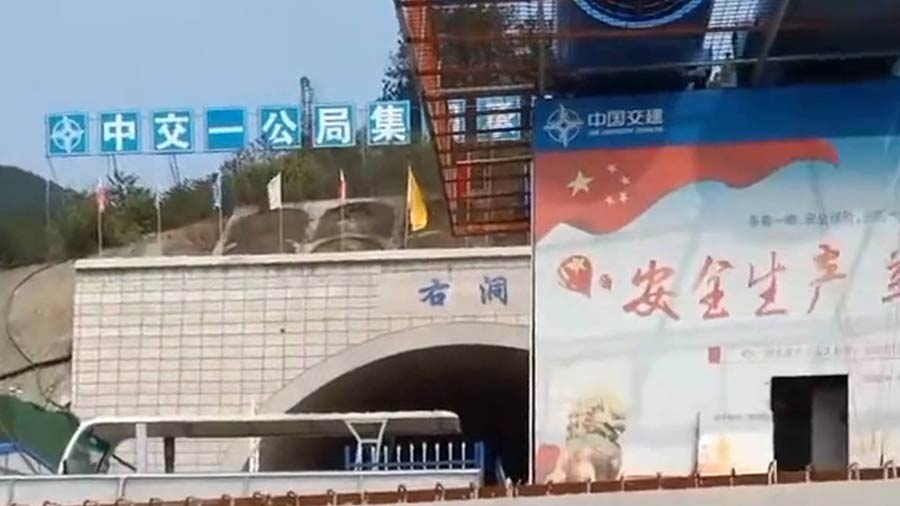 中交一公局集團(tuán)渝武高速中梁山隧道項目使用HC高速液壓夯實機路基進(jìn)行夯實處理